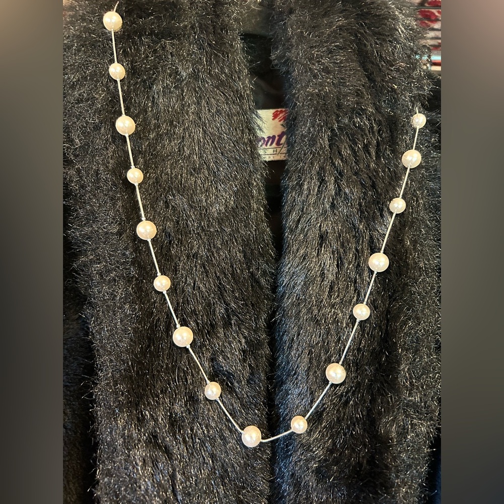 Pearl/Silver Chain Necklace. 18in.